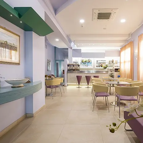 Ampio soggiorno con bar Ampio soggiorno con bar