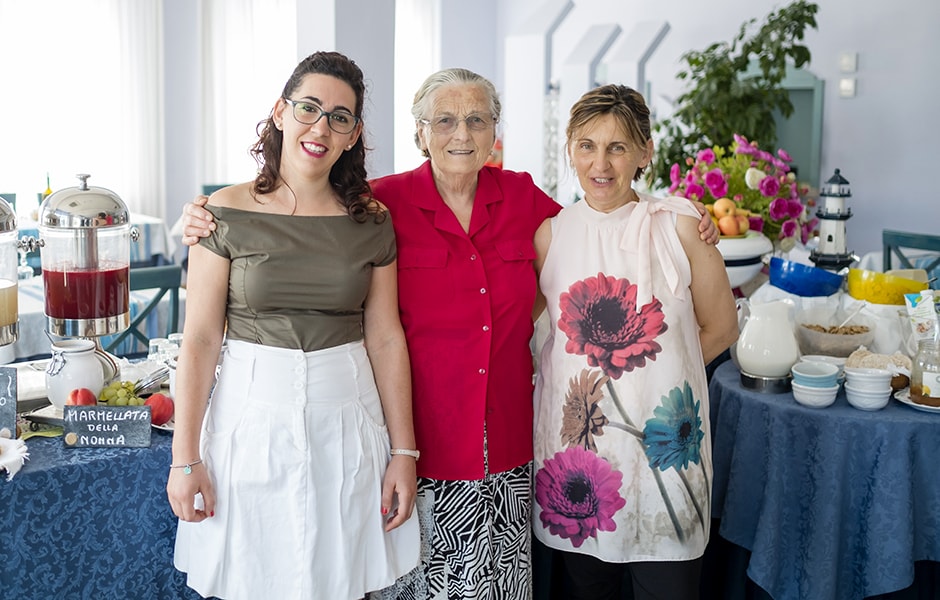Famiglia Buda | Hotel Eliseo Giardino con Bar Aperto fino a tarda notte | Hotel Eliseo